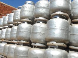 Governo quer reduzir pela metade o preço do gás de cozinha, diz Guedes