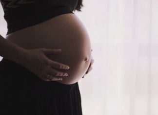 Gravidez é principal motivo para casamento infantil em 3 cidades na BA, diz estudo