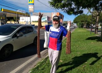 Conheça a história do vendedor de licuris, uma das figuras populares mais conhecidas de Feira de Santana