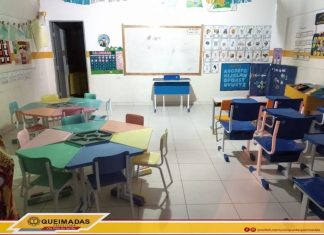 Secretaria de Educação realiza entrega de mobiliário escolar e aparelhos tecnológicos