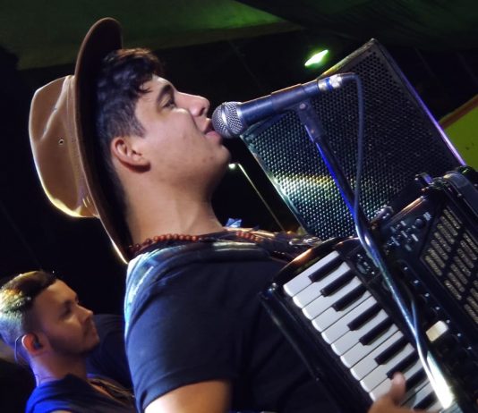 Vitinho é a nova promessa do Forró da Bahia