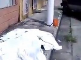 Corpos de vítimas do coronavírus tomam conta das ruas do Equador
