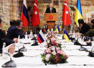 Rússia promete reduzir “drasticamente” ataques e Ucrânia propõe adotar neutralidade