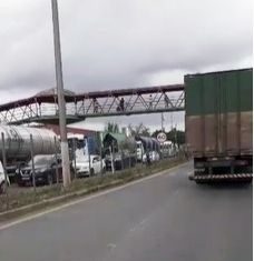 Caminhoneiros protestam em trechos da BR-116 em Feira de Santana