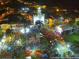 Danniel Vieira lota a praça em comemoração ao aniversário de Conceição da Feira