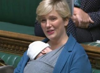 Bebê no plenário? Comitê britânico defende barrar filhos de parlamentares em debates