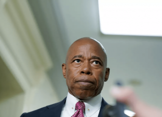 Nova York declara estado de emergência devido à chegada de milhares de imigrantes