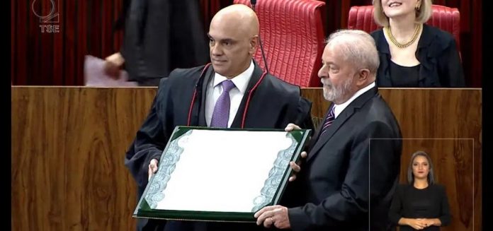 131239,lula-e-diplomado-no-tse-cerimonia-reconhece-eleicao-do-novo-presidente-3