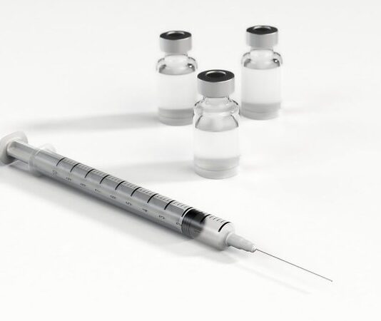 Vacina contra crack e cocaína avança para testes em humanos e receberá investimento milionário; saiba detalhes