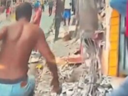VÍDEO: Populares trocam socos enquanto levam carga de caminhão após acidente em bairro de Salvador