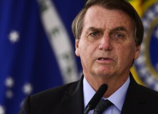 Jair Bolsonaro ironiza campanha do PT; assista
