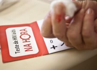 Paciente acusa laborátório após receber resultado de falso positivo de HIV