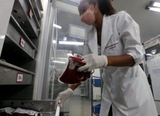 Com estoque crítico, Hemoba mobiliza doadores na Bahia; saiba como doar