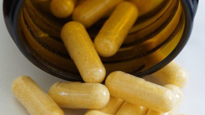 nutritional-supplements-3512184_1280_widelg