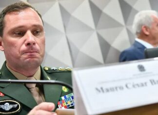 Defesa de Mauro Cid toma atitude após intenção de delação; saiba detalhes