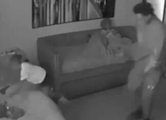 VÍDEO: Homem esquece arma em cima de sofá, criança pega e atira na própria mão