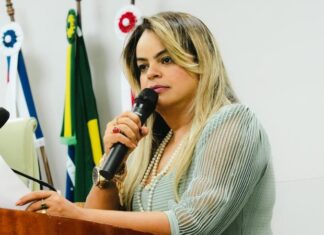 Vereadora de Morro do Chapéu enfrenta prefeitura e cobra informações sobre exames médicos