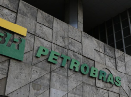 Bolsa cai e perde os 113 mil pontos puxada por ações da Petrobras