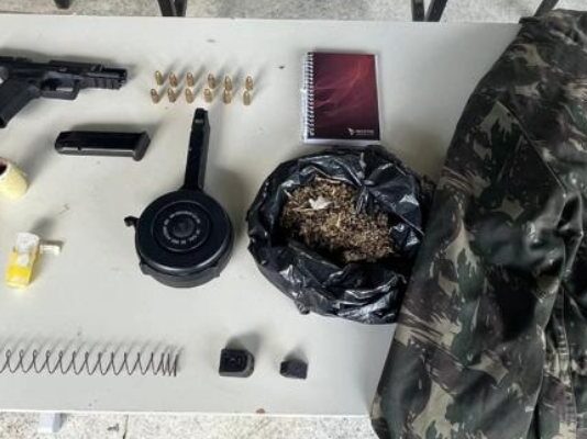 Polícia faz a limpa em imóvel usado por facção criminosa em Tancredo Neves