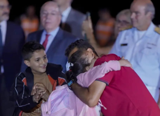 Clima de emoção marcou chegada de brasileiros da Faixa de Gaza