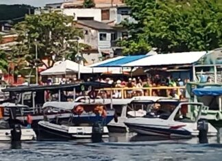 Embarcação naufraga e passageiro desaparece na Bahia