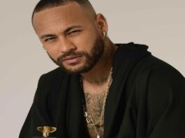 VÍDEO: Neymar ostenta colar de 3kg de ouro em cruzeiro