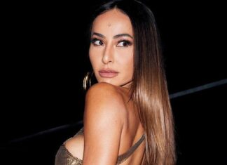 Sabrina Sato deixa pernas de fora e seios à mostra ao apostar em look ousado; veja fotos