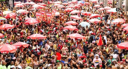 Especialista esclarece se faltas no Carnaval podem gerar demissão por justa causa