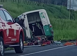 Idosa morre após batida frontal entre ambulância e carro na Bahia