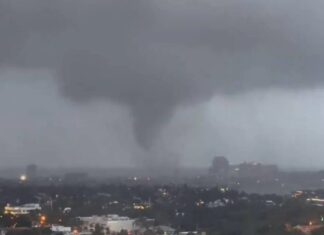 Moradores gravam passagem de tornado na Flórida; veja vídeos