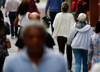 Bahia registra queda nas taxas de HIV/Aids, enquanto exposição de mulheres heterossexuais chega a 86,4% no país