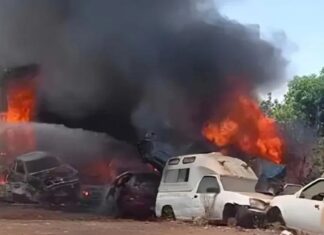 Incêndio destrói veículos na garagem da Prefeitura de Livramento de Nossa Senhora