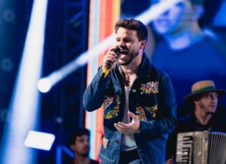 MATHEUS FERNANDES LEVA O PÚBLICO AO DELÍRIO E GANHA DESTAQUE PELO SEU SHOW EM SERRINHA