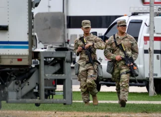Guarda Nacional chega a Chicago; para Trump, prefeito deve ser preso