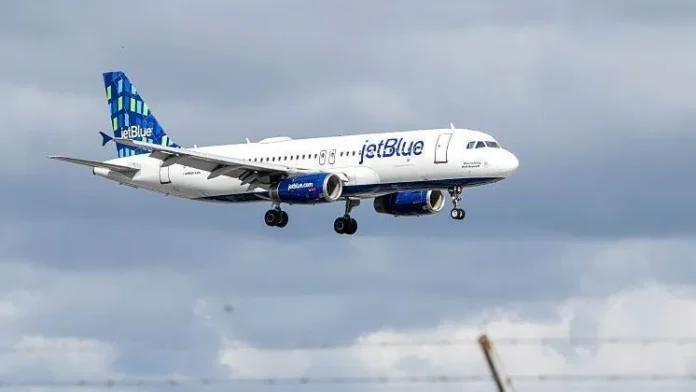 Avioes-da-JetBlue-pousando-em-FLL-e1765820796927