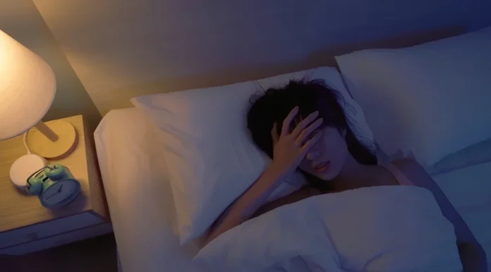 Estudo alerta que dormir tarde pode aumentar risco de infarto e AVC