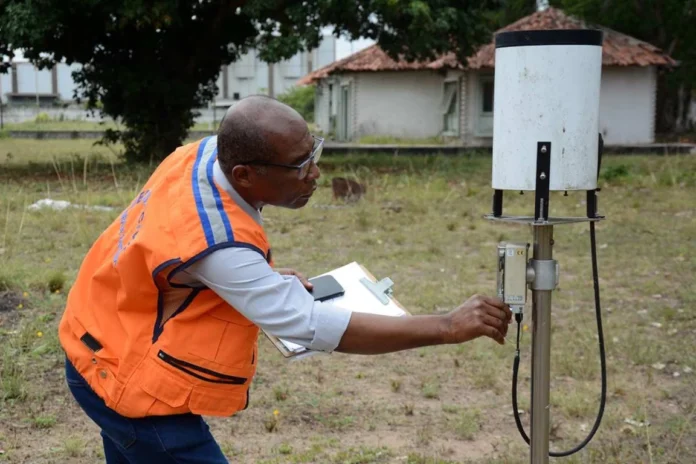 Defesa-Civil-Vistoria-os-Pluviometros-Instalados-Foto-Valto-Novaes-3-1152x768-1