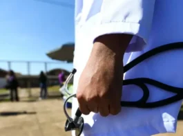 Médicos mal formados colocam pacientes em risco e oneram serviços de saúde, dizem gestores