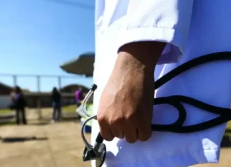 Médicos mal formados colocam pacientes em risco e oneram serviços de saúde, dizem gestores