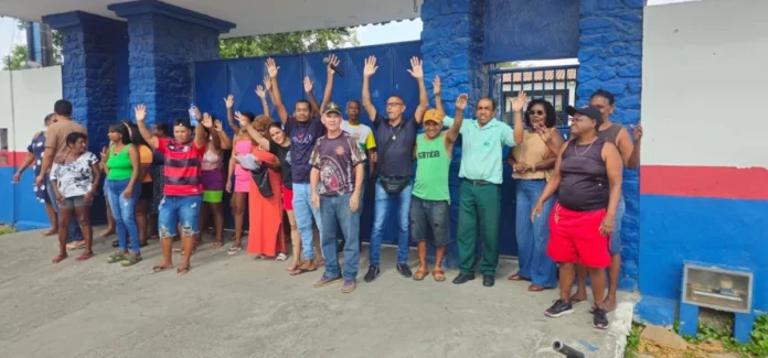 Manifestacao-protesto-contra-municipalizacao-de-colegio-estadual-no-bairro-baraunas-em-Feira-de-Santana-Foto-Paulo-Jose-Acorda-Cidade