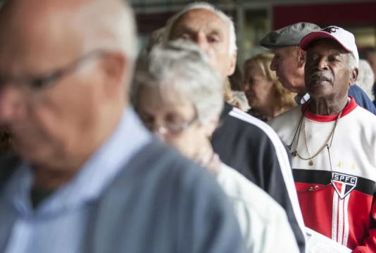 Aposentados e pensionistas do INSS vão receber R$ 2,2 bilhões em atrasados na Justiça