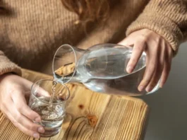 Oito copos por dia? Não! Veja quanta água você realmente precisa beber