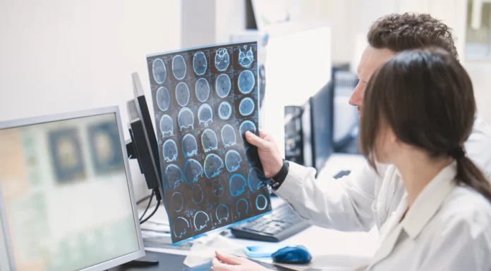 O que é mito e verdade sobre a esclerose múltipla, doença que é comum em jovens e não tem cura