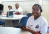 Estudantes da rede estadual têm acesso a quase 8 mil obras em tablets do governo da Bahia