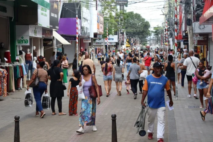 movimento-do-comercio-rua-centro-de-Feira-de-Santana-foto-Jefferson-Araujo-Acorda-Cidade-1000x667-1
