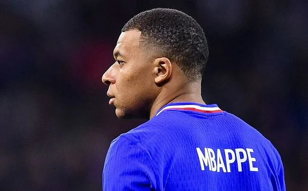 mbappe-foi-anunciado-pelo-real-madrid-2123202-article