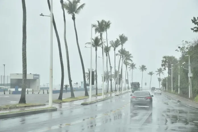 previsao-do-tempo-chuva-deve-continuar-em-salvador0139075200202606020700-ScaleDownProportional-1
