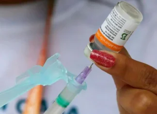 Crianças curadas da leucemia podem precisar tomar todas as vacinas novamente; estudo explica por quê