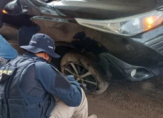Gestante entra em trabalho de parto na BR-324 e pneu do carro fura durante viagem