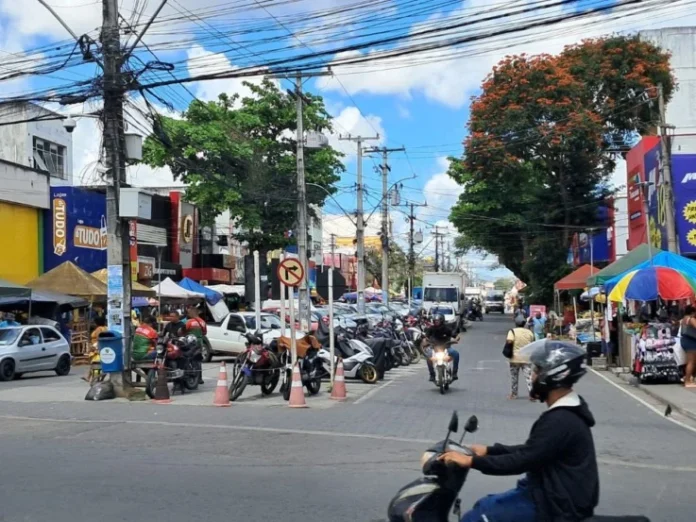 Rua-Marechal-Deodoro-centro-de-Feira-de-Santana-comercio-foto-ney-silva-acorda-cidade-737x553-1